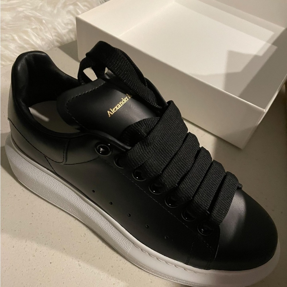 Brandnew Alexander McQueens